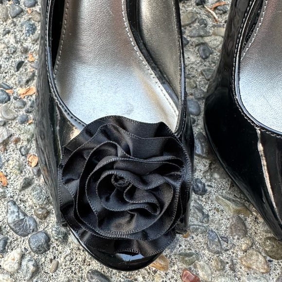 Findi heels with flower detail, size 7, black - Picture 2 of 7